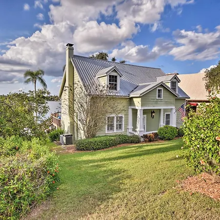 Lakefront Florida Retreat - Pool Table And Boat Dock